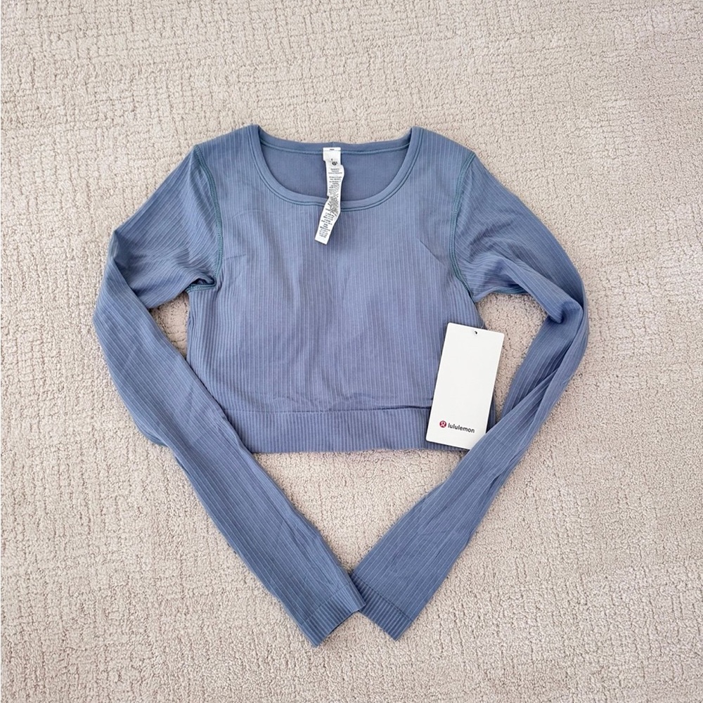 NWT Lululemon ebb to street long sleeve in chambray build in bra